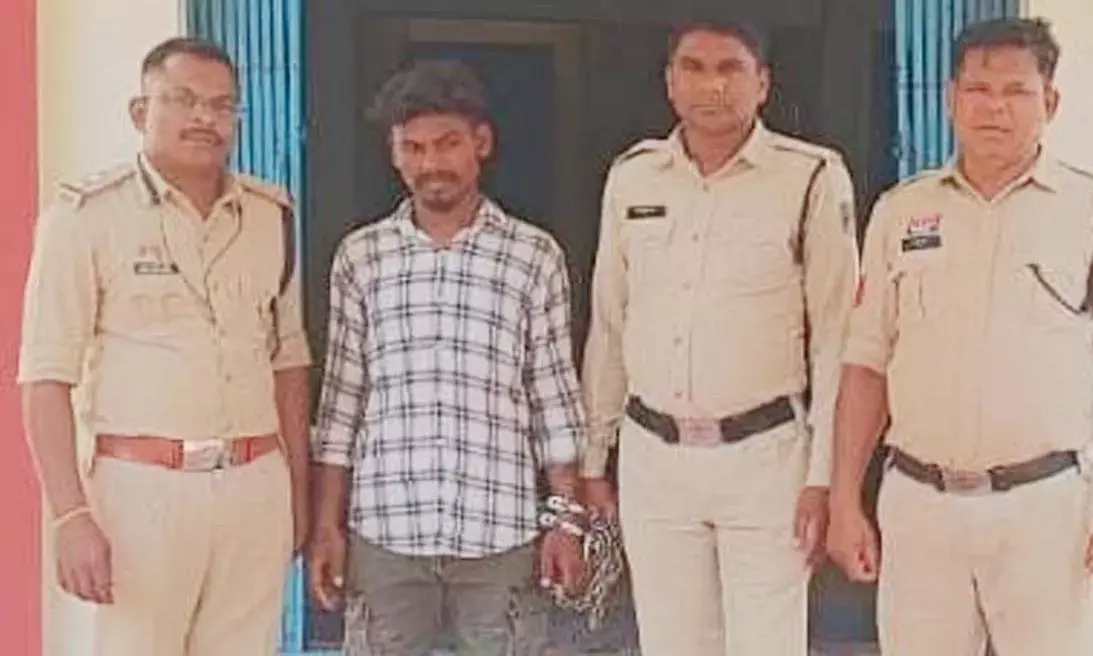 सनकी आशिक की करतूत : घर में घुसकर महिला के पति पर चाकू से किया ताबड़तोड़ वार, ओडिशा भागते हुए पकड़ा गया