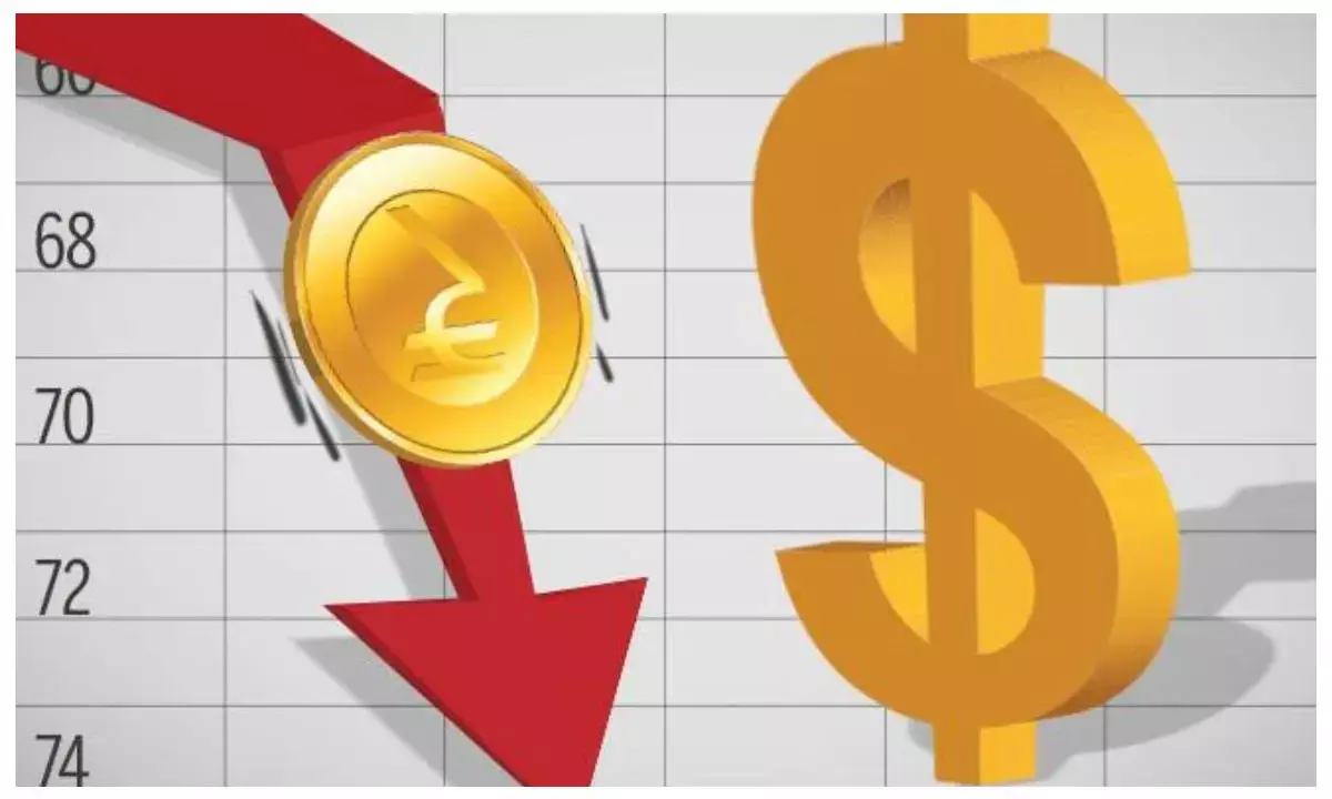Rupee vs dollar: भारत-पाकिस्तान तनाव का साइड इफेक्ट, डॉलर के मुकाबले रुपया 1.5 फीसदी गिरा, महीने में सबसे बड़ी गिरावट
