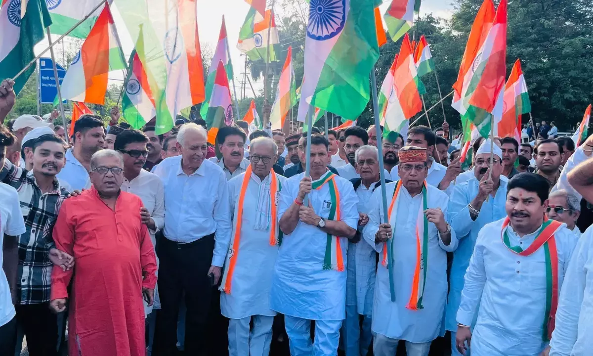 भोपाल में कांग्रेस ने निकाली तिरंगा यात्रा; पटवारी बोले-हर नागरिक सेना के साथ