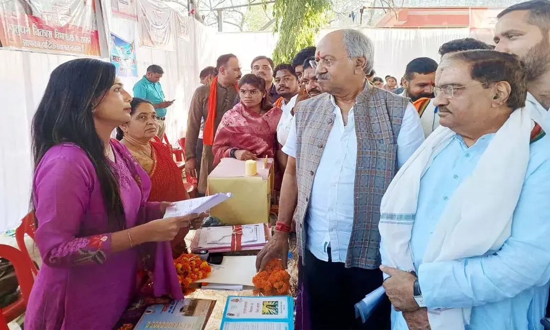 सुशासन तिहार में शामिल होने पहुंचे नवापारा, अफसरों को अपने अंदाज में हड़काया