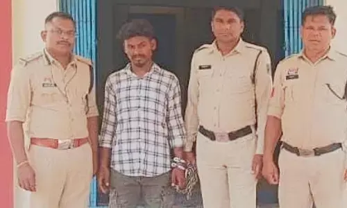 सनकी आशिक की करतूत : घर में घुसकर महिला के पति पर चाकू से किया ताबड़तोड़ वार, ओडिशा भागते हुए पकड़ा गया