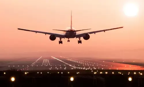 दिल्ली एयरपोर्ट का रनवे बंद, 3 फ्लाइट कैंसिल, कई लेट