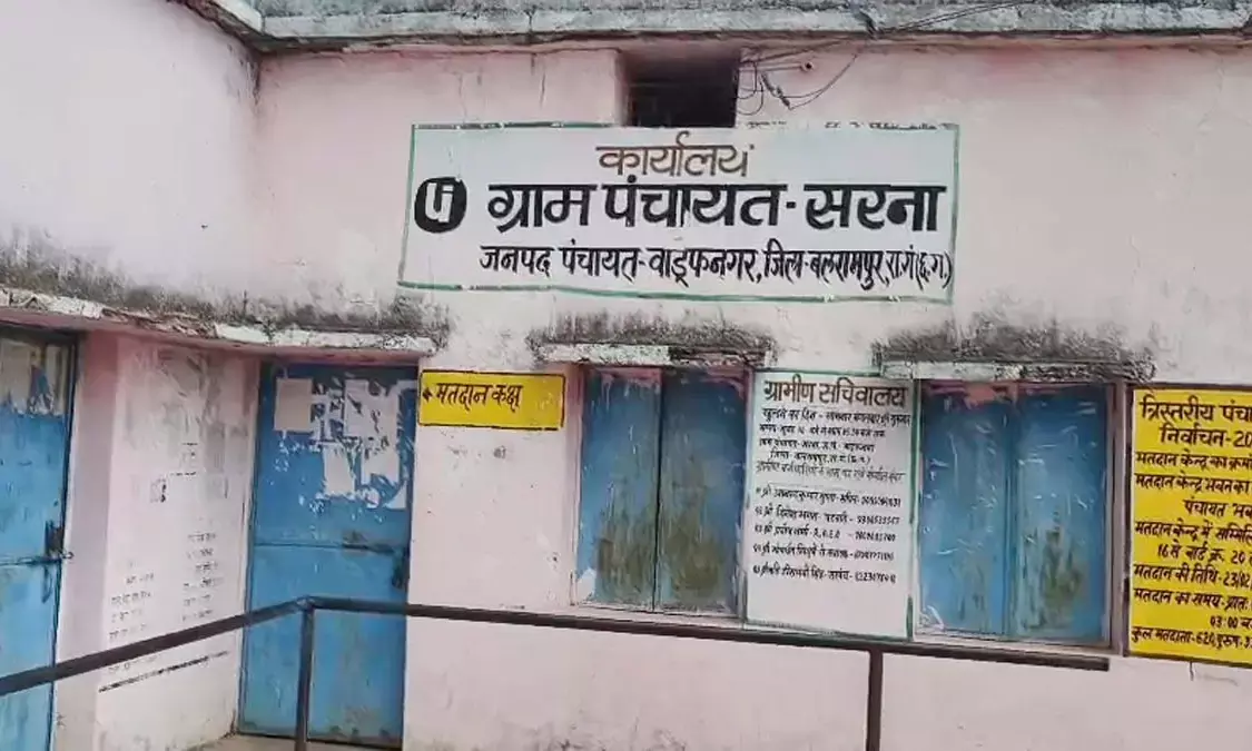 मृतकों के नाम पास हो गया पैसा, सचिव ने दूसरों में बांट दिए पैसे