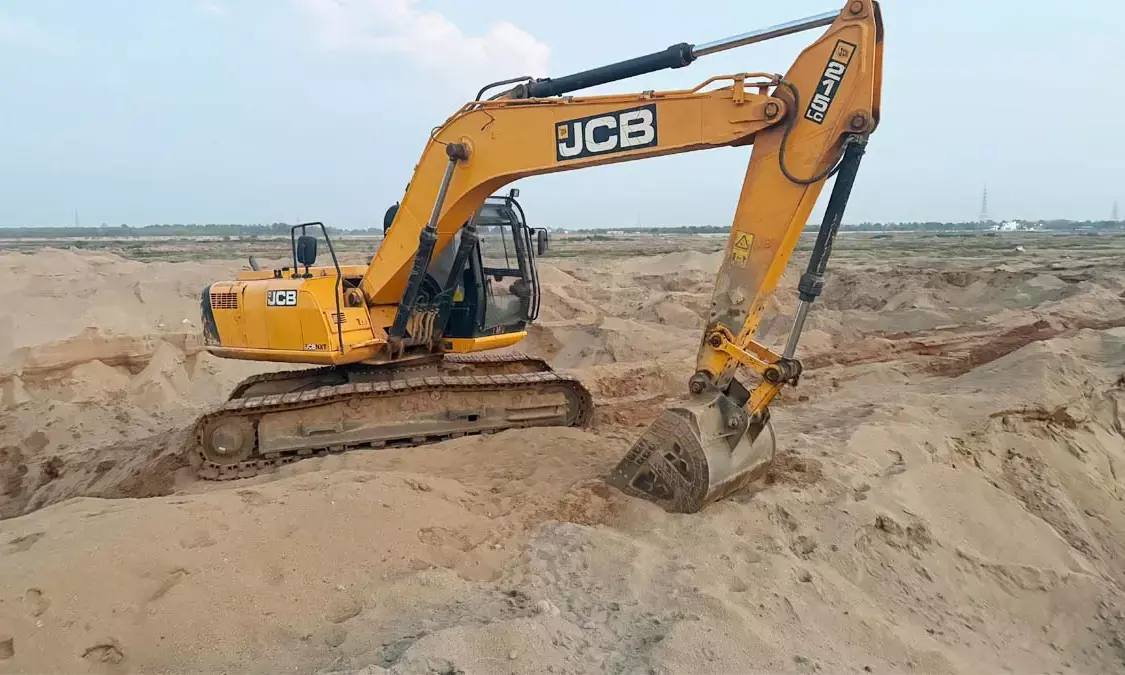 Administration takes strict action against illegal sand mining