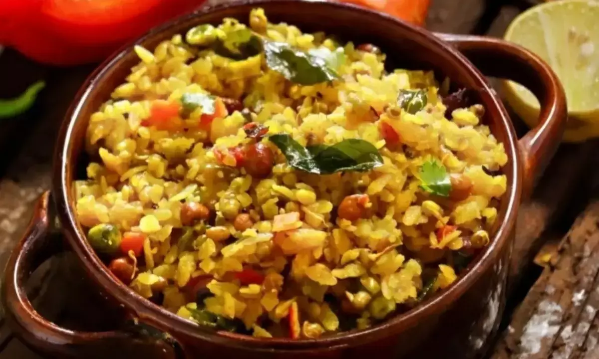 नाश्ते के लिए परफेक्ट है टमाटर पोहा, बच्चों को खूब पसंद आएगा, 10 मिनट में होगा तैयार