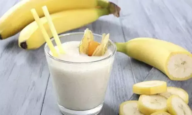 दूध के साथ केला खाएंगे तो हड्डियां बनेंगी फौलाद! एनर्जी से भर जाएगी बॉडी, 6 फायदे हैं कमाल