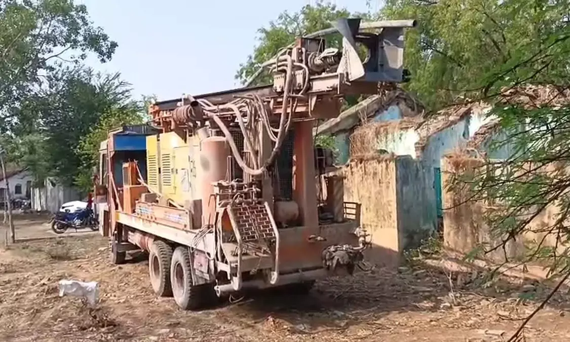 कलेक्टर के निर्देश पर सख्त कार्रवाई, बोर मशीन और एक सहायक वाहन जब्त