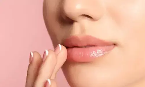 खूबसूरती कम कर रहा है होठों का कालापन? 5 घरेलू नुस्खे अपनाएं, गुलाबी हो जाएंगे लिप्स