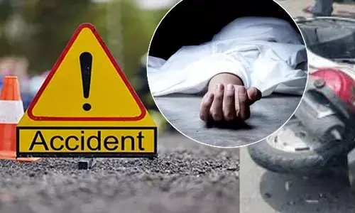 बाइक ने व्यक्ति को मारी टक्कर, 3 बच्चों के सिर से उठा पिता का साया