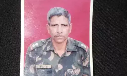 रिटायर्ड आर्मी कैप्टन की पीट-पीटकर हत्या : नारनौल में चुनावी रंजिश में सरपंच ने पुलिस वाले को घर में घुसकर मारा