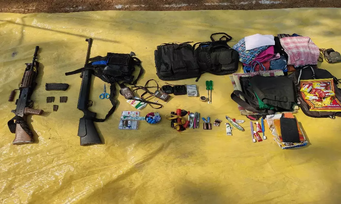 मुठभेड़ स्थल से खून के धब्बे, रायफल और नक्सल सामग्री बरामद