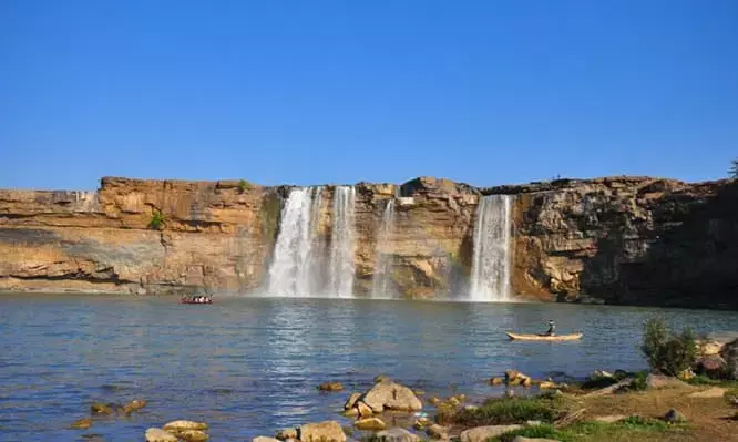 सफाई के बाद चित्रकोट जलप्रपात की रौनक लौटी, अब नहीं होगी पानी की कमी