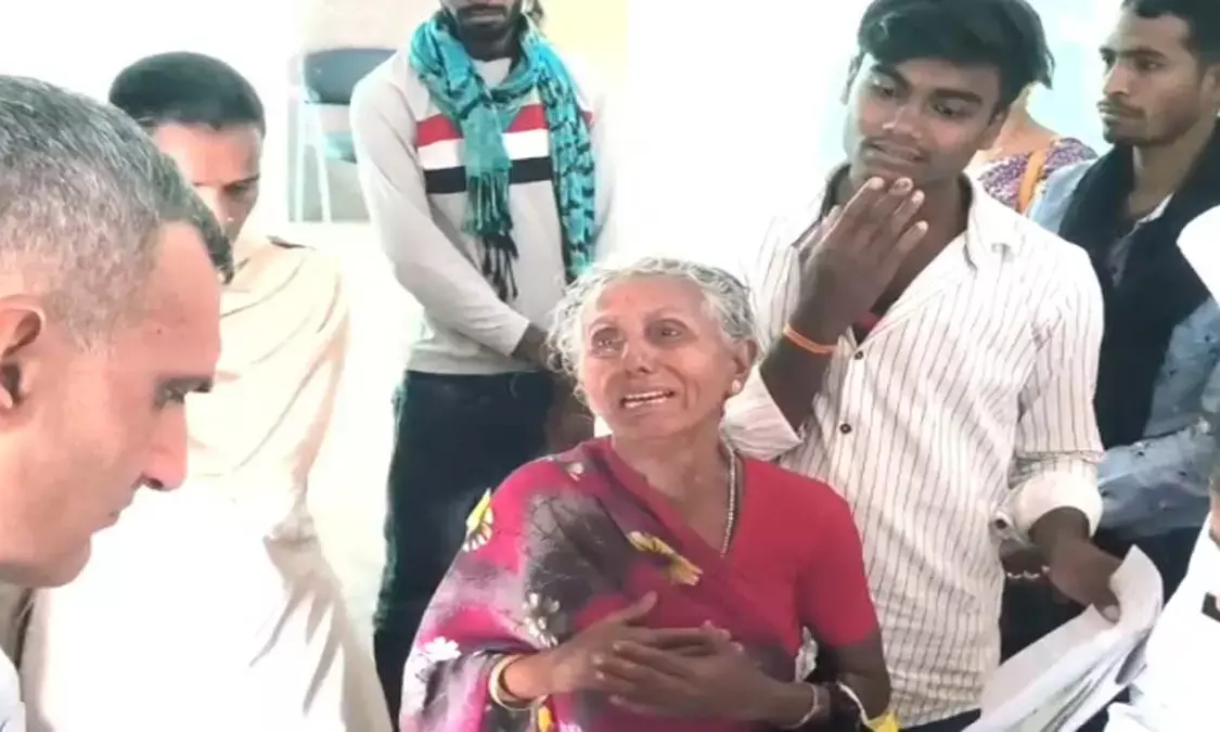 Chhattisgarh News, Old women in collectorate office