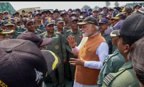 PM Modi meet Armed Forces Soldier