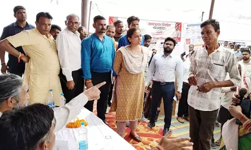 शिविर में ही पहुंच गया पीकर, सरपंच ने मंच से ही की शिकायत, निलंबन की अनुशंसा