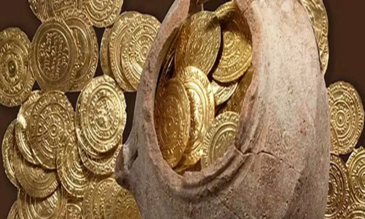 तांत्रिक ने डराया- घर में दबे सोने के 11 मटकों से बेटा बीमार हुआ