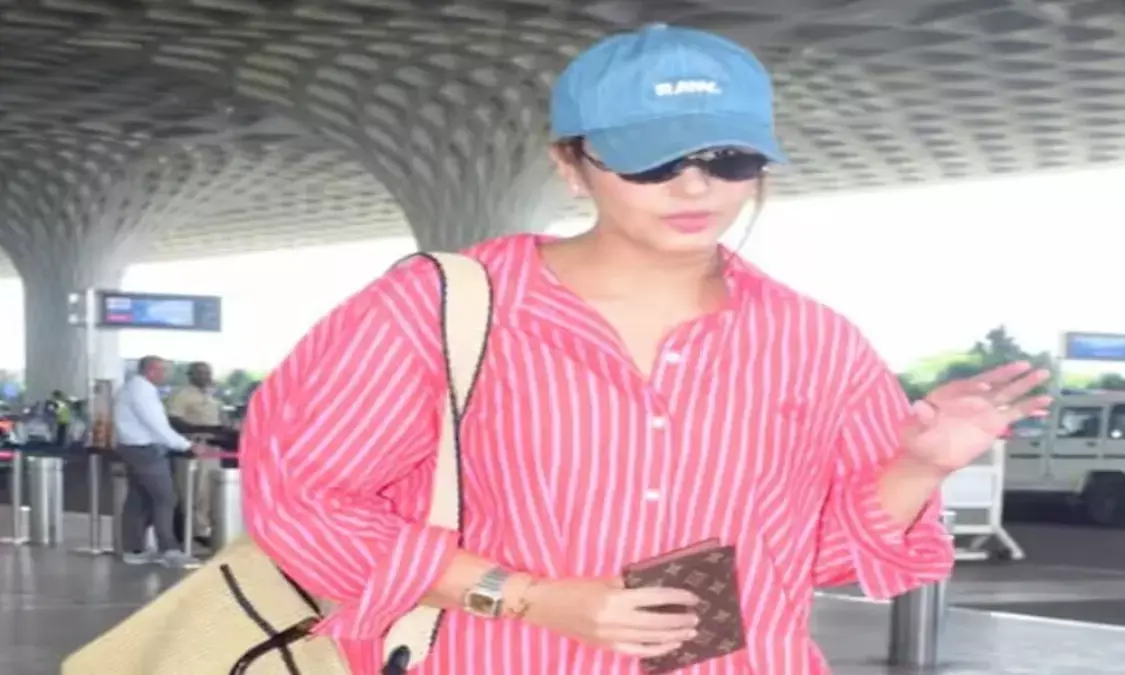 एक्ट्रेस हुमा कुरैशी का स्टाइलिश समर एयरपोर्ट लुक, गुलाबी रंग के को-ऑर्ड सेट ने खींचा सबका ध्यान