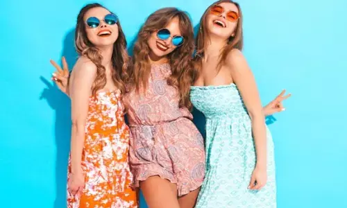 Short Dresses For Summer: हॉट समर, हॉट लुक, चिलचिलाती गर्मियों में पहनें स्टाइलिश शॉर्ट ड्रेस