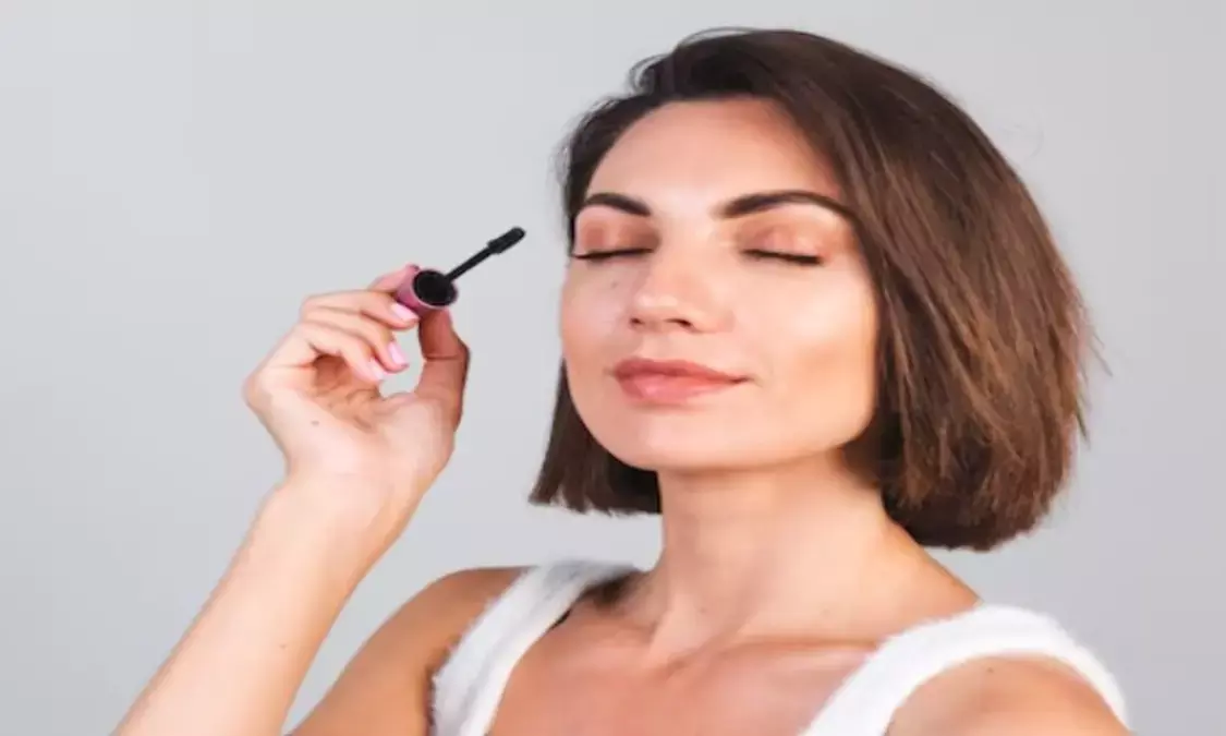 Mascara Side Effects:  क्या हर रोज मस्करा करती हैं इस्तेमाल? आंखों को पहुंच सकता है भारी नुकसान