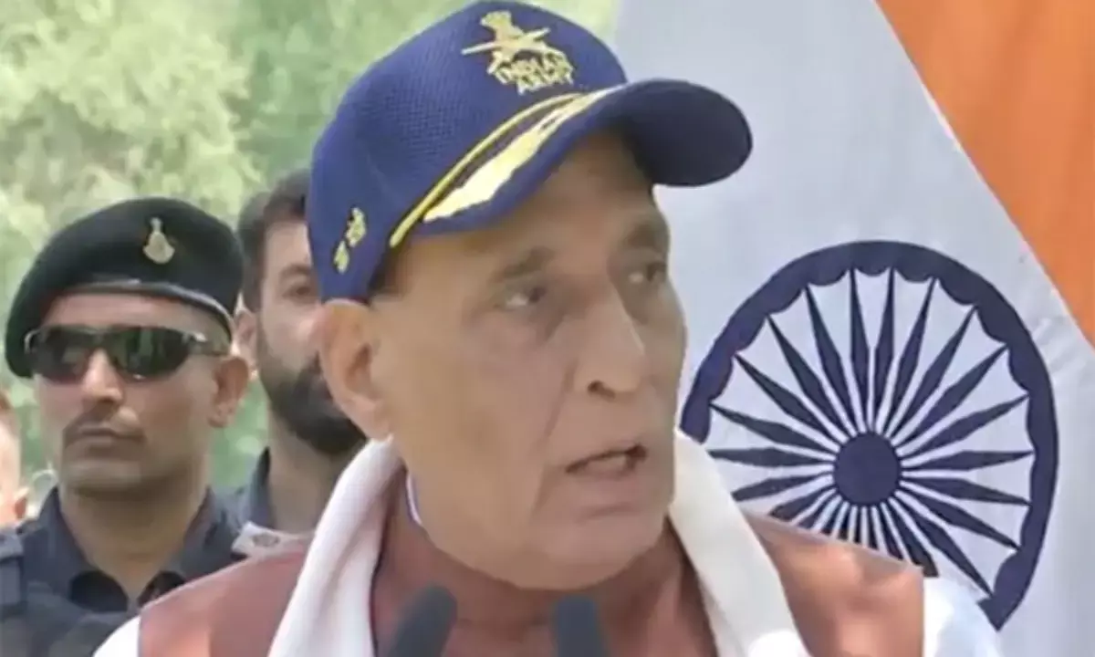 रक्षा मंत्री राजनाथ सिंह ने कहा- पाकिस्तान जहां खड़ा होता है, वहीं से मांगने वालों की लाइन शुरू होती है