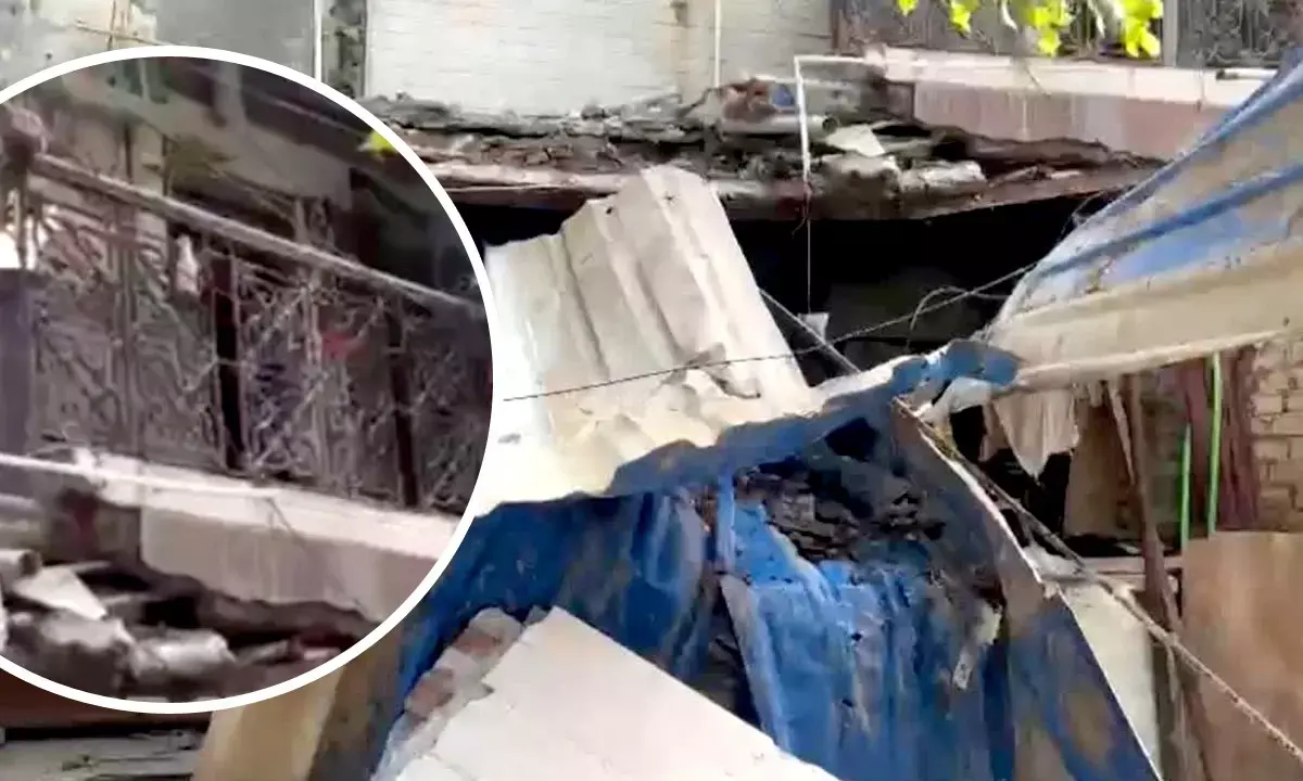 भरभराकर गिरा मकान का छज्जा, मामा-भांजे की मौत, दुकानदार घायल