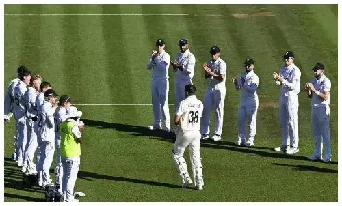 ind vs eng: भारत को हराने के लिए इंग्लैंड ने चली चाल, 776 विकेट लेने वाले दिग्गज को टीम से जोड़ा ind vs eng: भारत को हराने के लिए इंग्लैंड ने चली चाल, 776 विकेट लेने वाले दिग्गज को टीम से जोड़ा