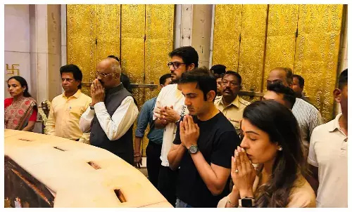 ind vs eng: इंग्लैंड टेस्ट सीरीज़ से पहले टीम इंडिया के हेड कोच गौतम गंभीर ने मुंबई के सिद्धिविनायक मंदिर में पूजा-अर्चना की।