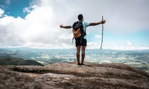 गर्मी की छुट्टियों में करने जा रहे हैं ट्रैवल? 5 ज़रूरी बातों का रखें ख्याल, रहेंगे सेहतमंद