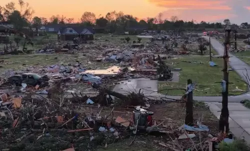 अमेरिका में 21 की मौत, 6.50 लाख घरों की बिजली गुल