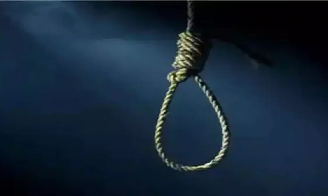 परिजनों ने जताई हत्या की आशंका, चार दिन पहले हुई थी बेटे की मौत