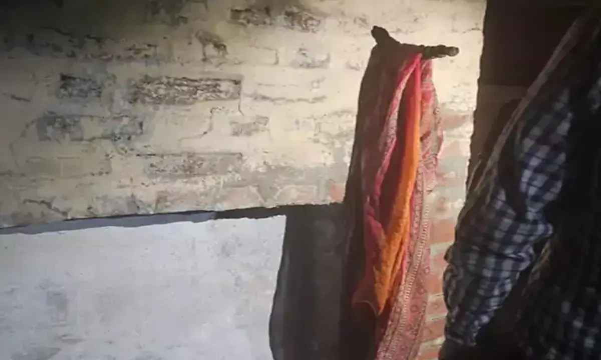 झज्जर में 8 साल की बच्ची घर में अकेले झूल रही थी और आ गई मौत