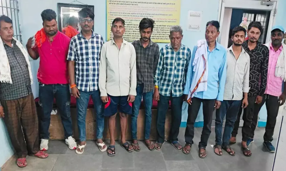 10 जुआरी गिरफ्तार :  चार जिलों से आकर खेल रहे थे जुआ, 1 लाख 38 हजार नकद बरामद