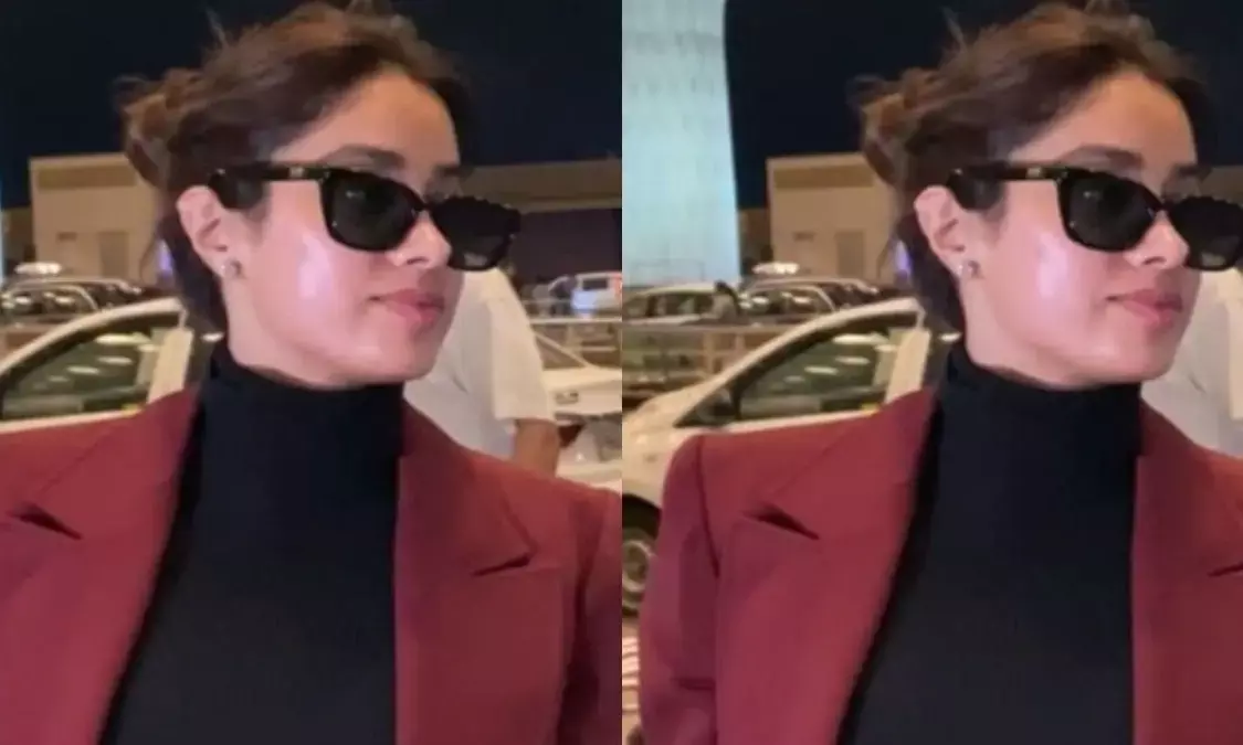 टर्टलनेक टॉप और मरून ब्लेजर में नजर आईं एक्ट्रेस जान्हवी कपूर, देखिए उनका एयरपोर्ट लुक