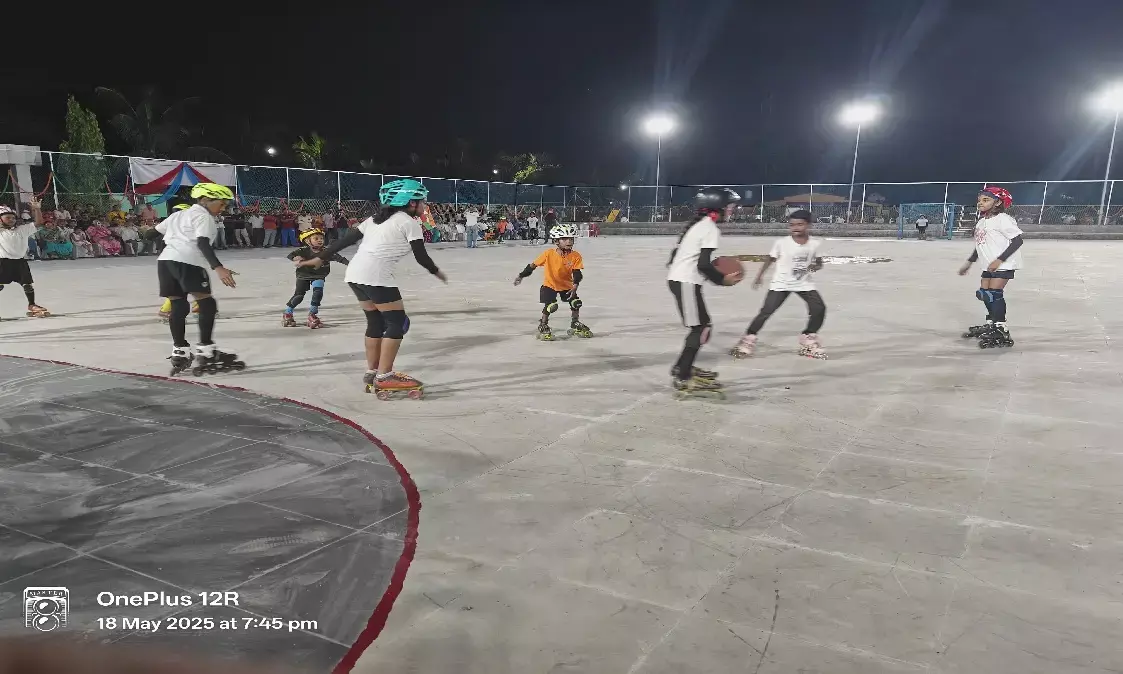 Kids playing on the roll ball skating floor