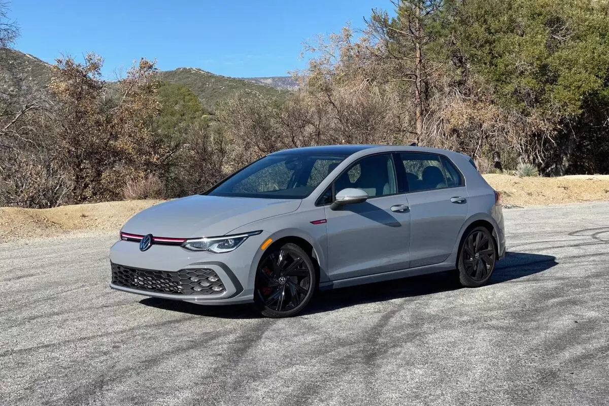 फॉक्सवैगन Golf GTI कार 26 मई को भारत में होगी लॉन्च, जानें कीमत और फीचर्स फॉक्सवैगन Golf GTI कार 26 मई को भारत में होगी लॉन्च, जानें कीमत और फीचर्स