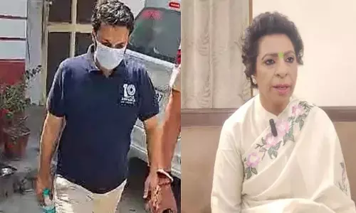 प्रोफेसर खान न्यायिक हिरासत में, यूनिवर्सिटी में कंडोम वेंडिंग मशीन पर बवाल