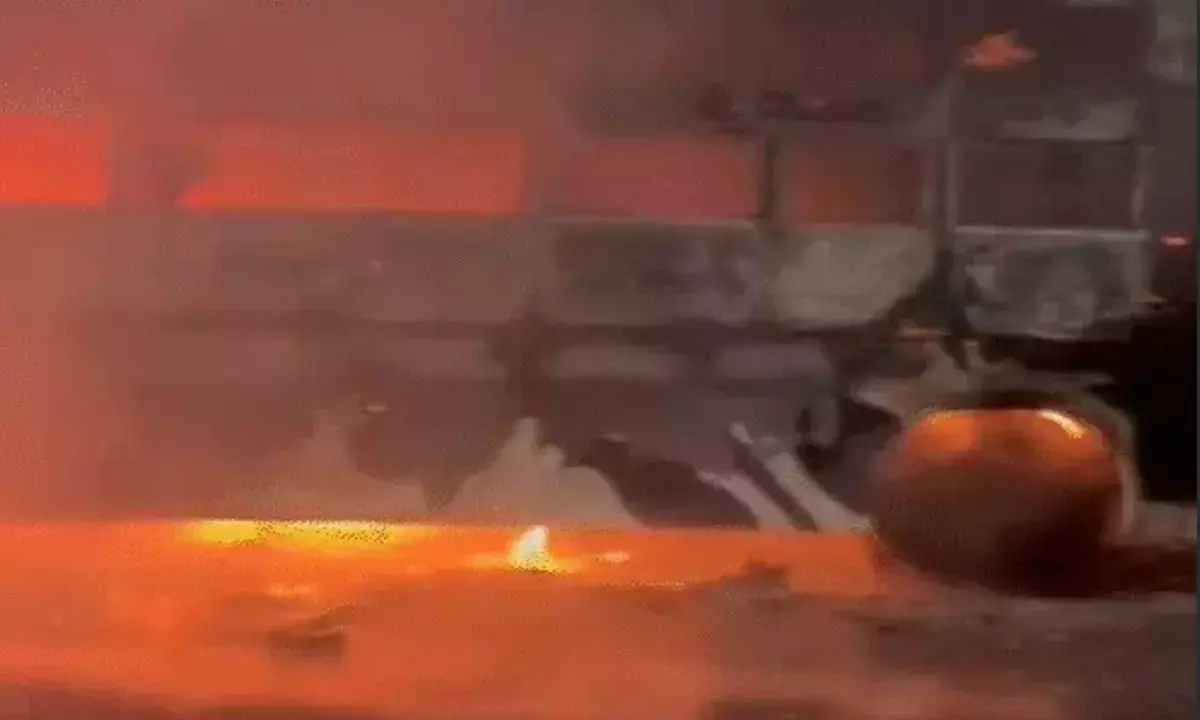 कानपुर से पानीपत जा रहे 60 यात्रियों ने अलीगढ़ में खिड़कियां तोड़कर बचाई जान