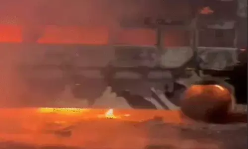 कानपुर से पानीपत जा रहे 60 यात्रियों ने अलीगढ़ में खिड़कियां तोड़कर बचाई जान