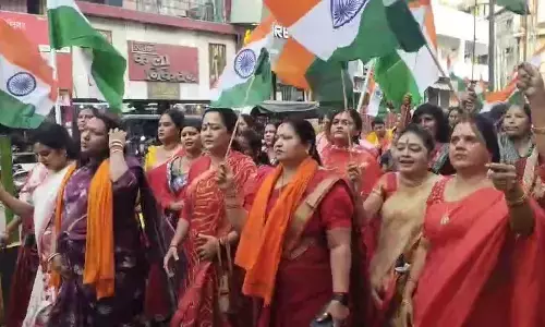 महापौर मीनल चौबे के नेतृत्व में तिरंगा लेकर निकली महिलाएं, जयकारों से गूंजा शहर