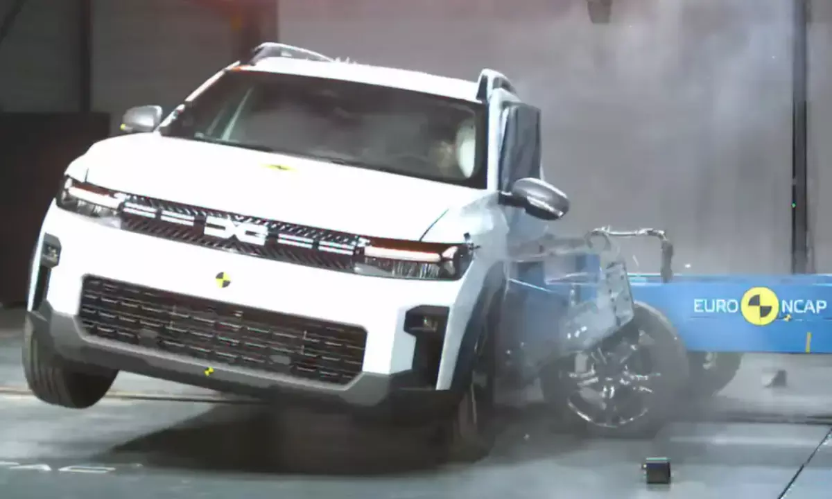 इस 7 सीटर SUV को यूपो NCAP में मिली 3-स्टार सेफ्टी रेटिंग, जानिए किन फीचर्स से लैस