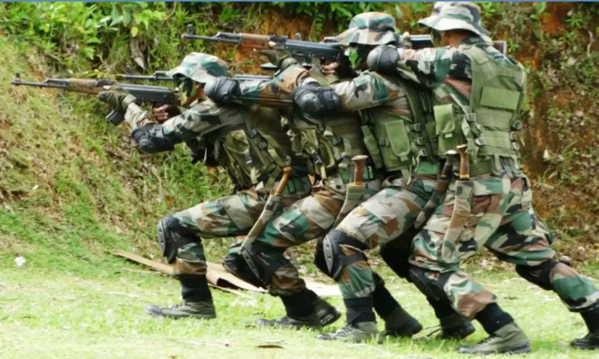 घने जंगलों में अंधाधुंध फायरिंग; सुरक्षाबलों के घेरे में कई आतंकी