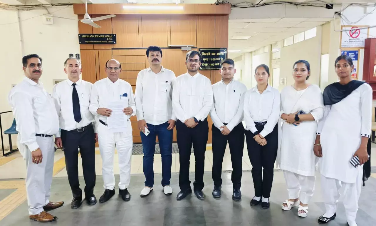 जासूसी के आरोप में पकड़ी गई यूट्यूबर ज्योति मल्होत्रा के साथ राहुल गांधी की संपादित फोटो की वायरल जासूसी के आरोप में पकड़ी गई यूट्यूबर ज्योति मल्होत्रा के साथ राहुल गांधी की संपादित फोटो की वायरल