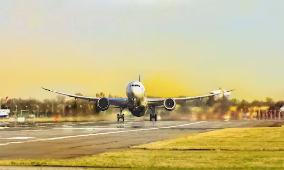 फ्लाइट में मोबाइल का नहीं कर सकेंगे इस्तेमाल, विंडो शेड्स बंद, फोटो लेना मना!