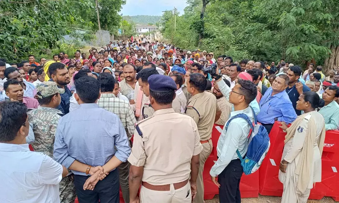 Big rally of villagers