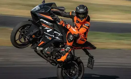 अब तीन नए कलर ऑप्शन में मिलेगी पॉपूलर स्पोर्ट्स बाइक, जानें फीचर्स में क्यों है खास?