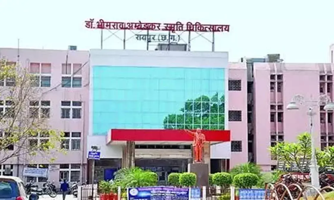 मची अफरा-तफरी, मौके पर पहुंचकर दमकल कर्मियों ने पाया आग पर काबू मची अफरा-तफरी, मौके पर पहुंचकर दमकल कर्मियों ने पाया आग पर काबू