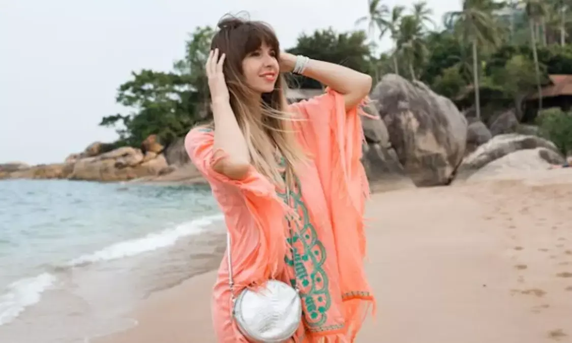 Summer Beach Outfits: गर्मियों में बीच पर घूमने जा रही हैं?  इन आउटफिट्स को ले जाना न भूलें