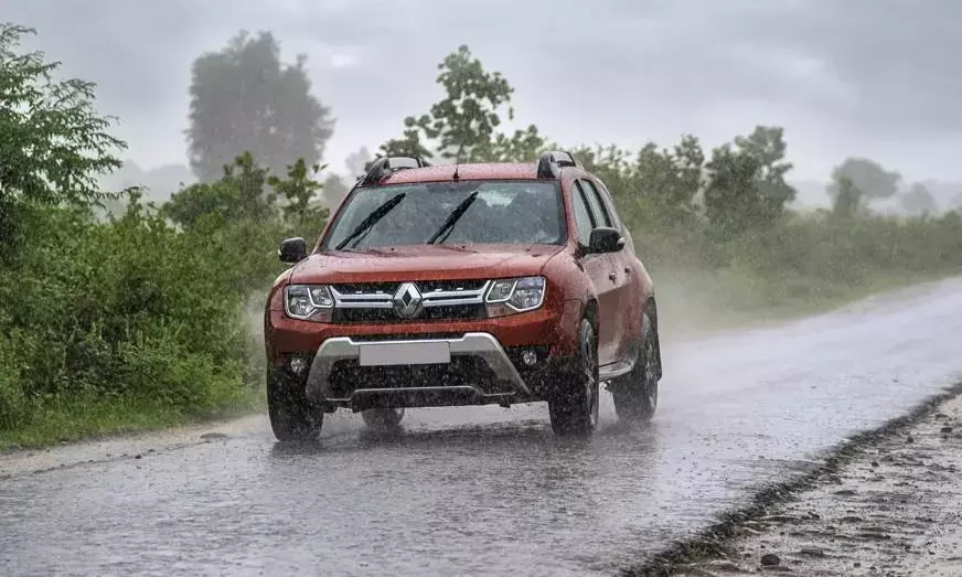 मानसून से पहले कर लो तैयारी, बारिश में सेफ ड्राइविंग के लिए कराएं कार की 5 जांच