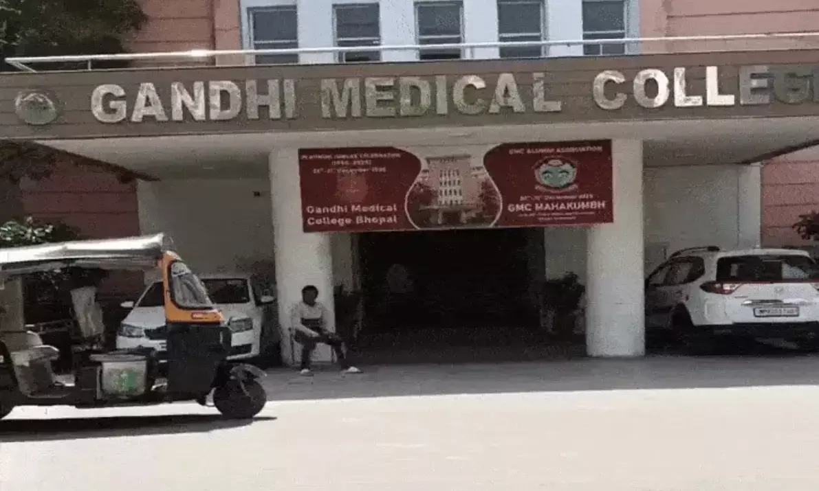 मेडिकल कॉलेज के 11 प्रोफेसरों के तबादले: जूनियर डॉक्टर बोले- अधर में हमारा भविष्य; देखें किसे कहां भेजा?