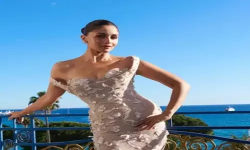 Cannes 2025: ऑफ शोल्डर गाउन में एक्ट्रेस आलिया भट्ट की एंट्री, फेयरीटेल ड्रेस ने सजाई महफिल